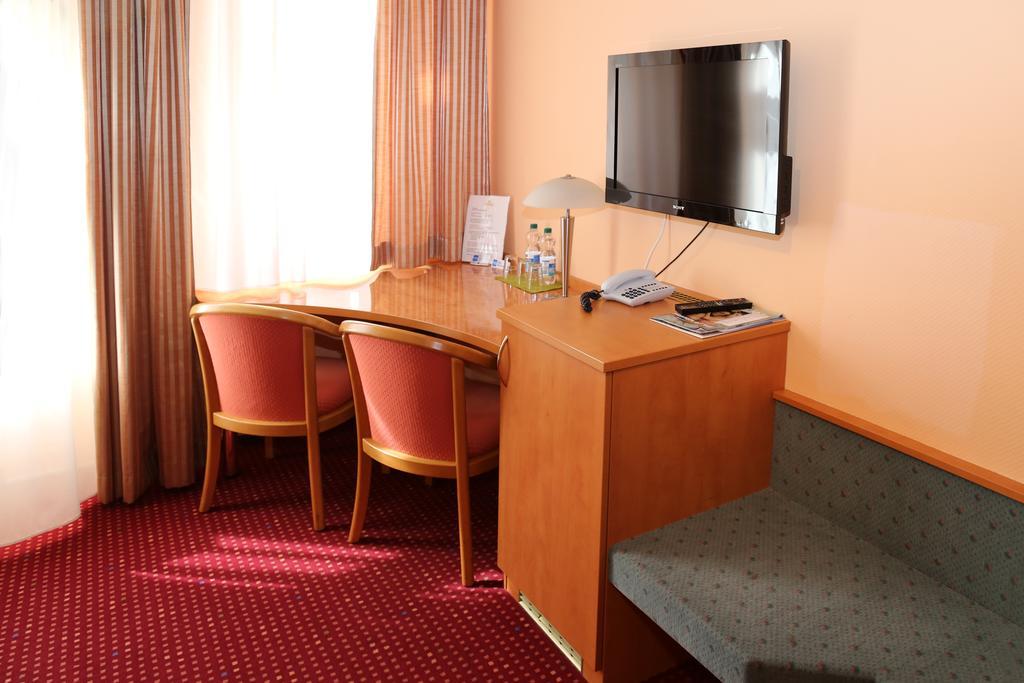 Wincent Hotel Gmbh Sinsheim Room photo